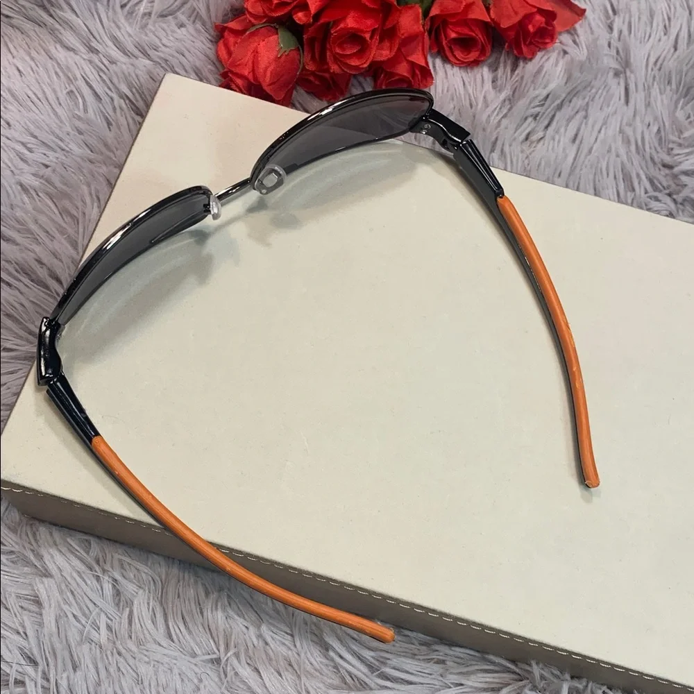 🌹Retro Sleek Black Aviator Sunglasses with Dark Smoke Lenses